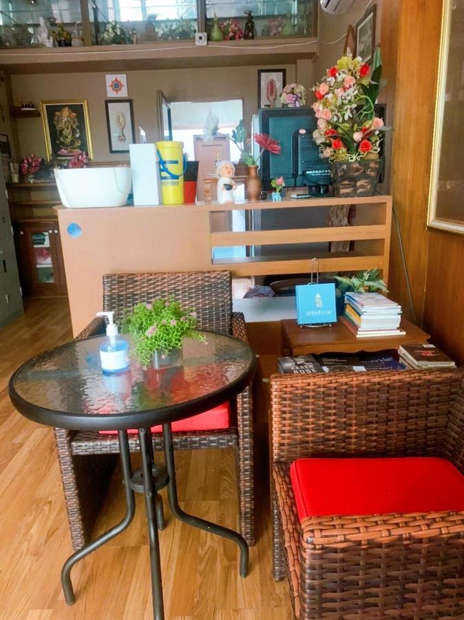 Ying Hostel Bangkok Bagian luar foto