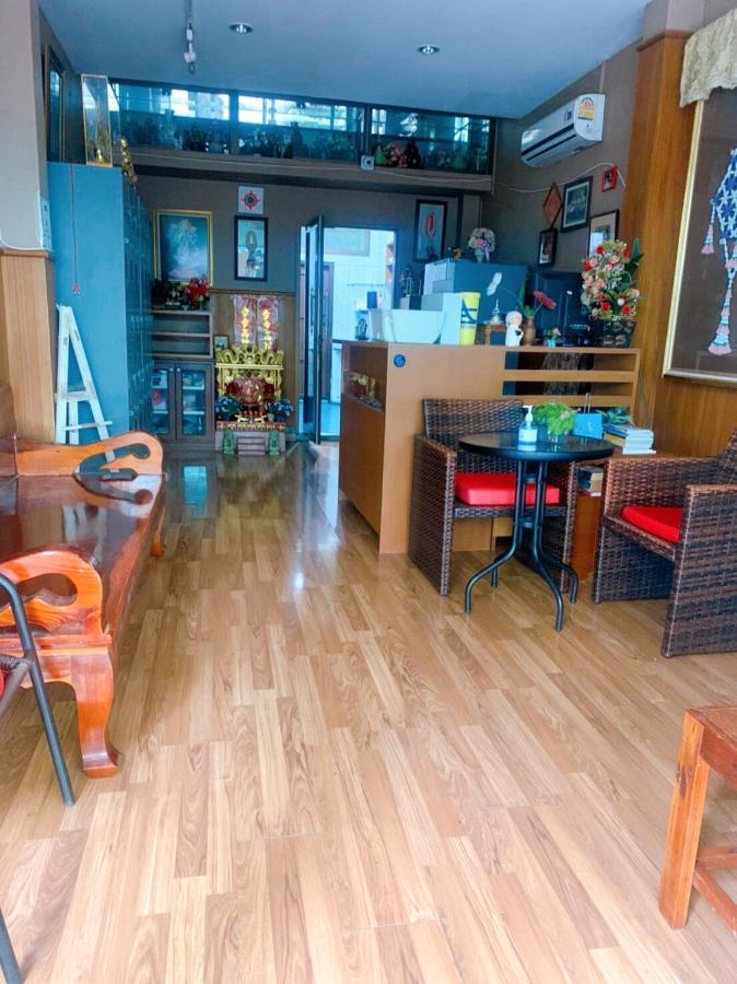 Ying Hostel Bangkok Bagian luar foto
