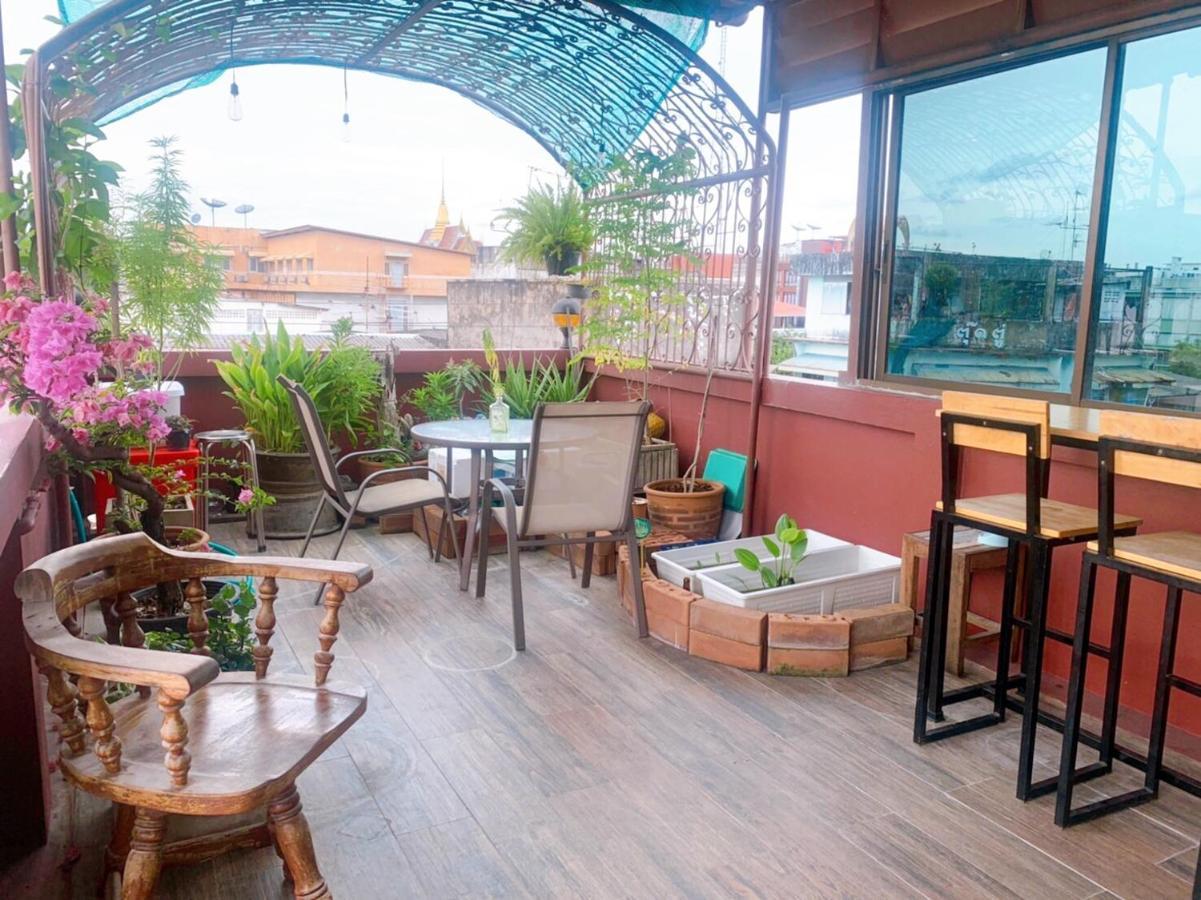Ying Hostel Bangkok Bagian luar foto