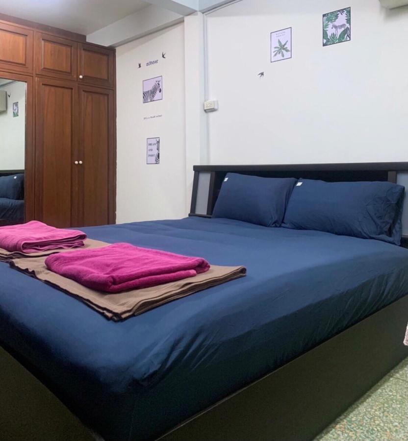 Ying Hostel Bangkok Bagian luar foto